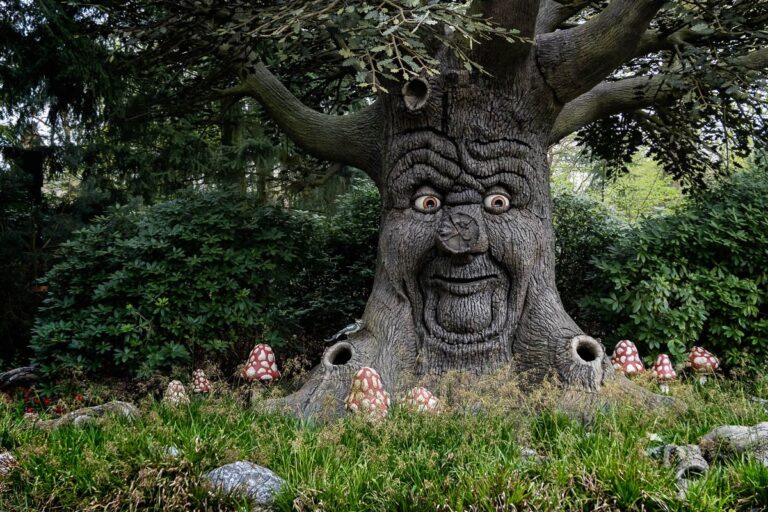 Efteling: der sprechende Geschichten-Baum