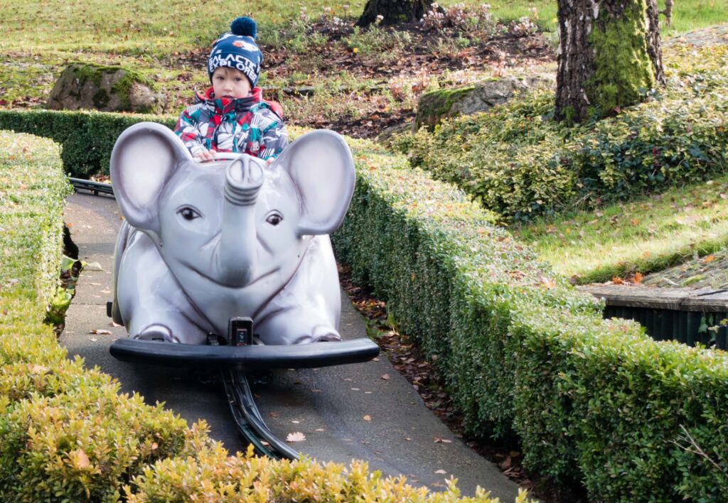 Familienbereich im Heide Park mit Kleinkind