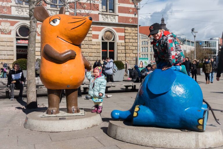KiKA-Figuren in Erfurt: Maus und Elefant