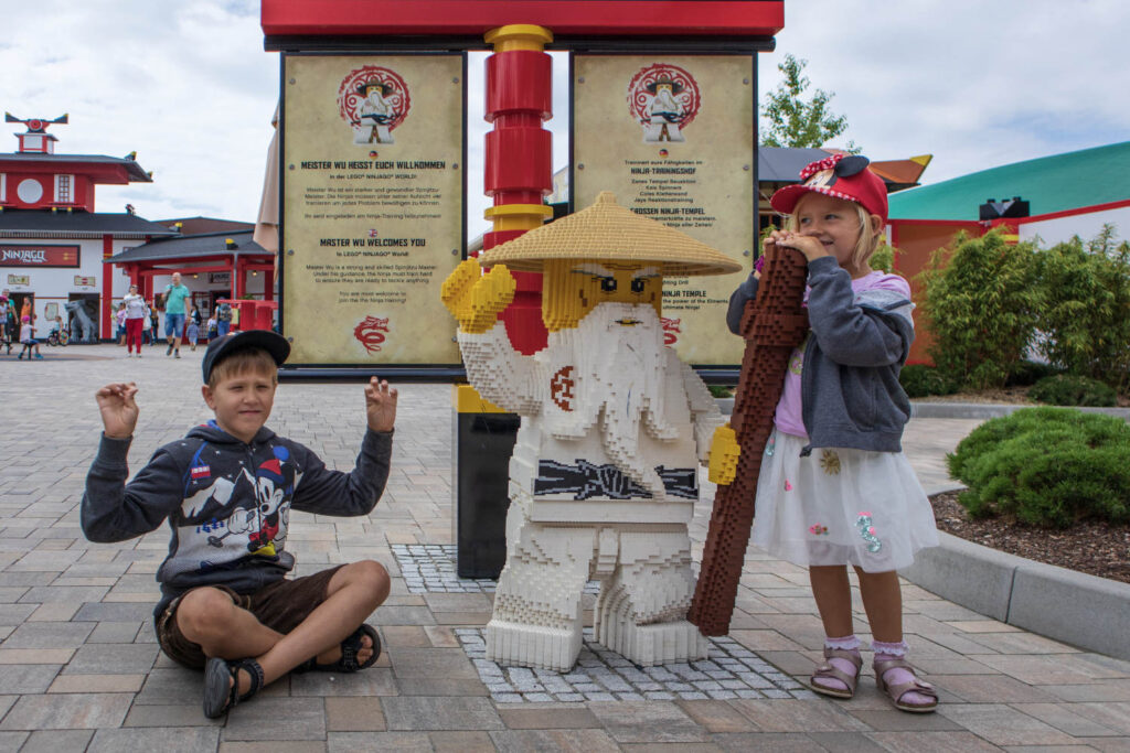 NINJAGO-Bereich im LEGOLAND Deutschland mit Kindern