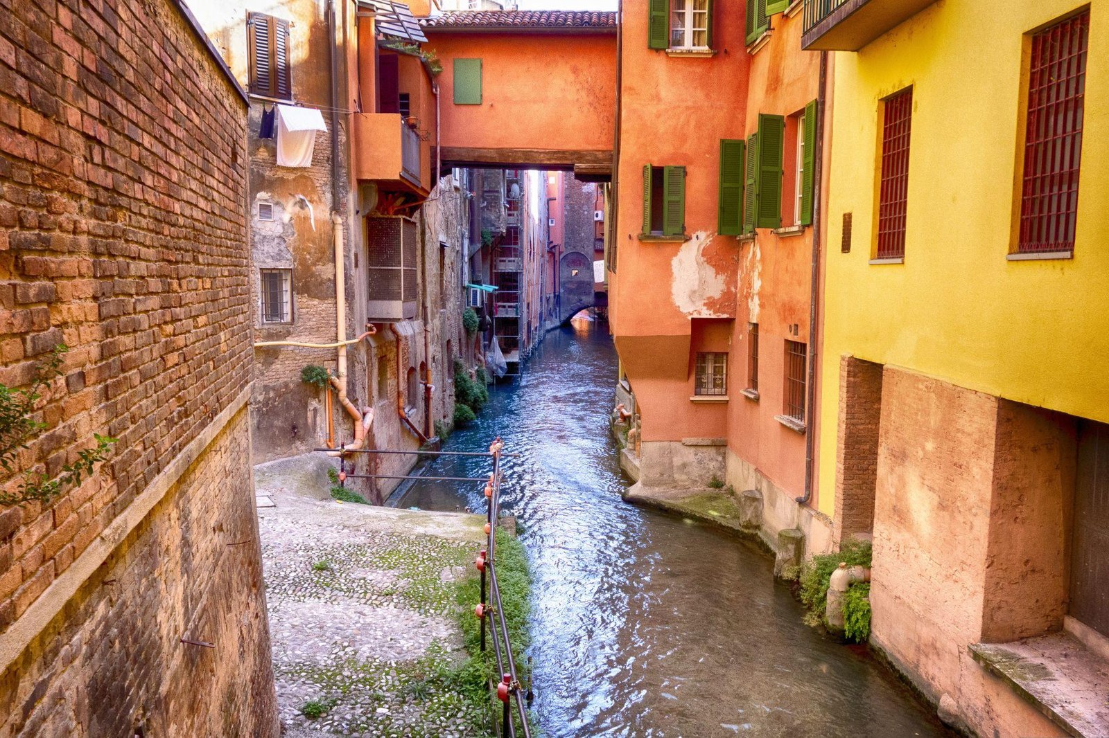 Dächer und Türme der Altstadt von Bologna in der Emilia-Romagna