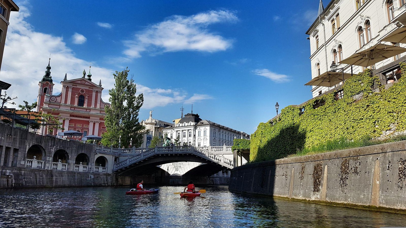 Brücke über die Ljubljanica in der Altstadt von Ljubljana